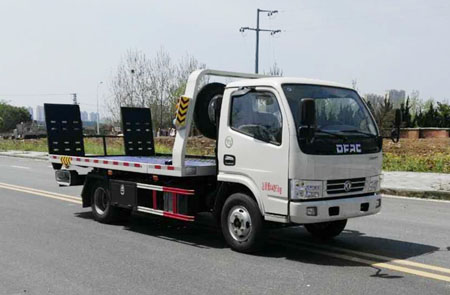 東風(fēng)多利卡藍(lán)牌1拖2清障車專威牌HTW5040TQZPE型平板清障車