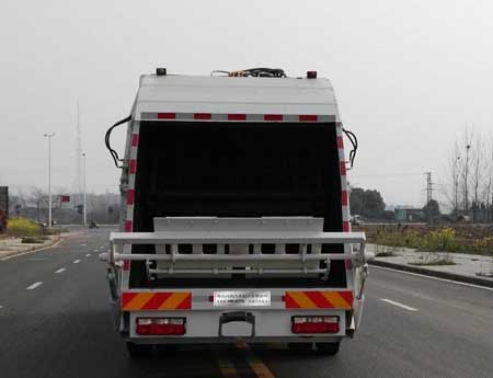 東風(fēng)D9多利卡壓縮式垃圾車(8-12方)