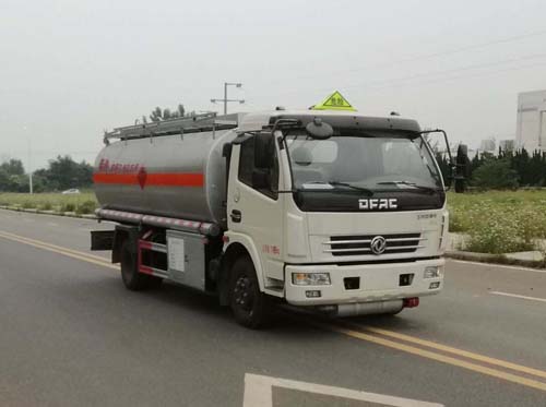 東風(fēng)多利卡加油車9.2立方