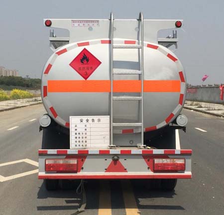 東風(fēng)多利卡4噸運(yùn)油車(chē)